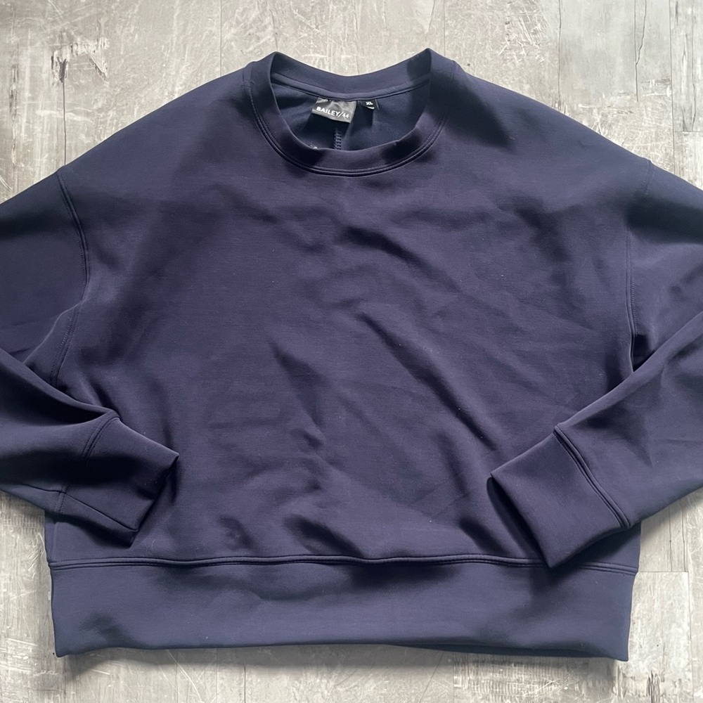 Bailey 44 women’s XL crop  Navy Crewneck Sweatshirt